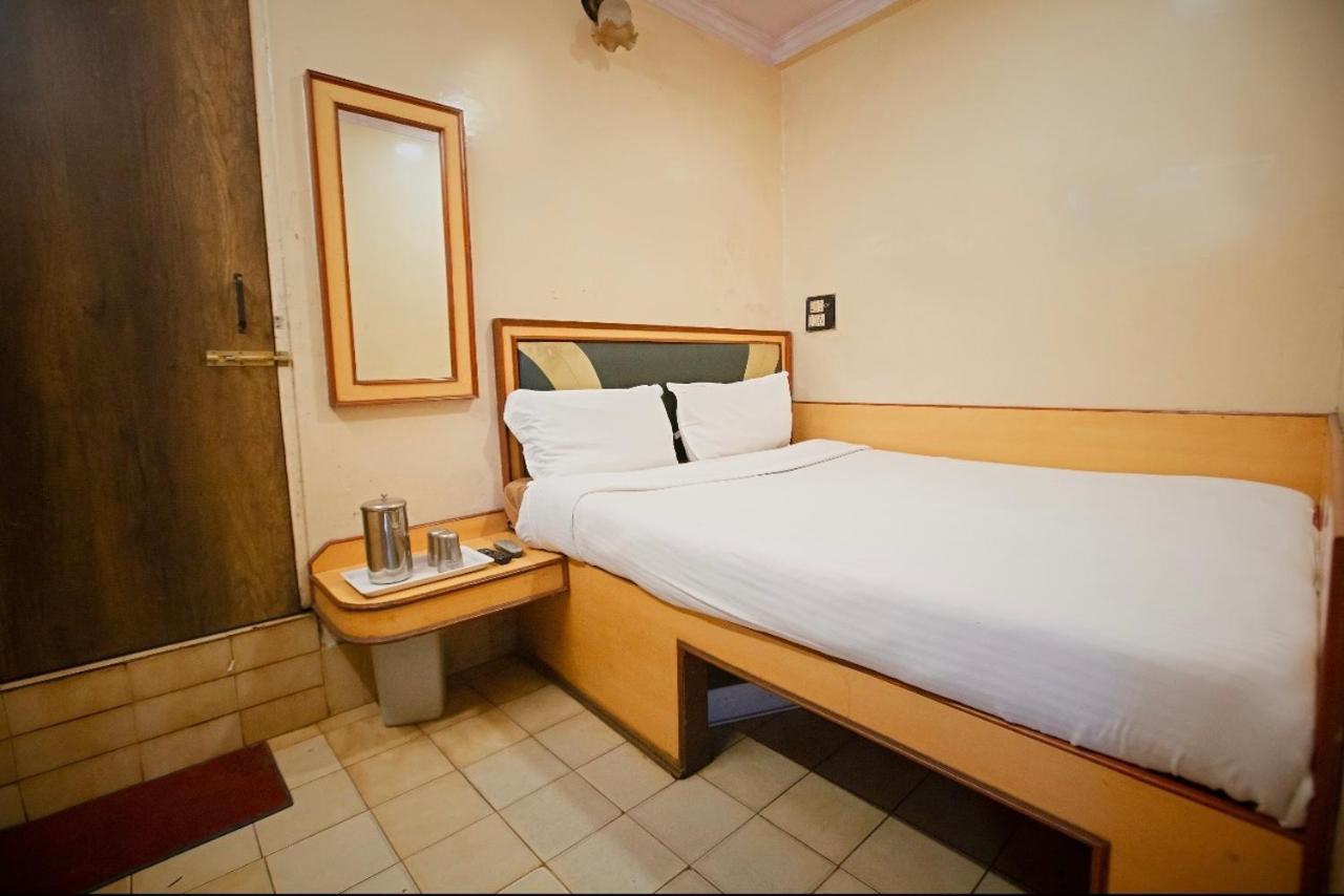 Hotel Maneck Уті Екстер'єр фото